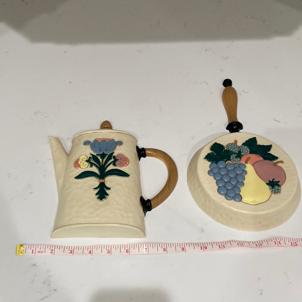 Vintage burwood kitchen wall decor Homco pitcher and pan 💕